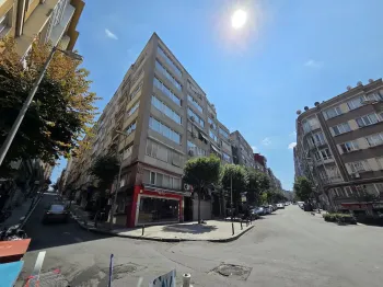 Bargain resale three bedroom Sisli Istanbul apartment